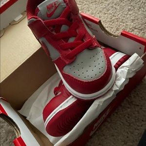 red and grey dunks infant.